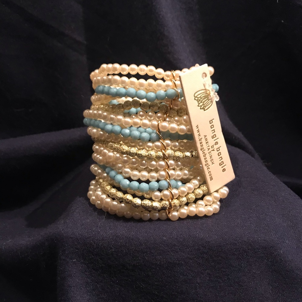 NWT Multi strand faux pearl stretch bracelet